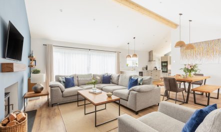 4 Bed in Rock