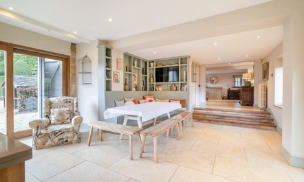 10 Bed in Broadway 9