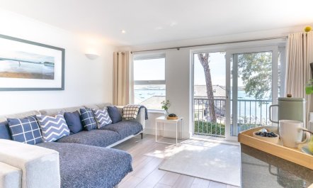 3 Bed in Rock 5