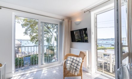 3 Bed in Rock 9