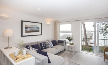3 Bed in Rock 8