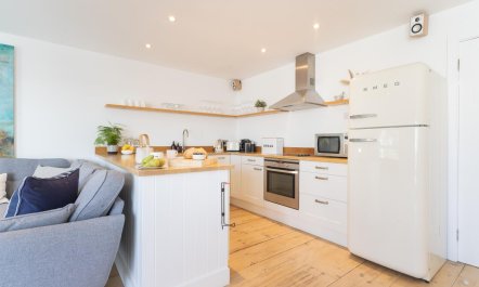 4 Bed in Rock 7