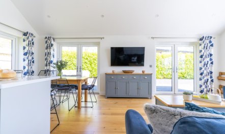 3 Bed in Rock 8