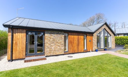 3 Bed in Rock