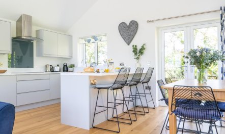 3 Bed in Rock 9