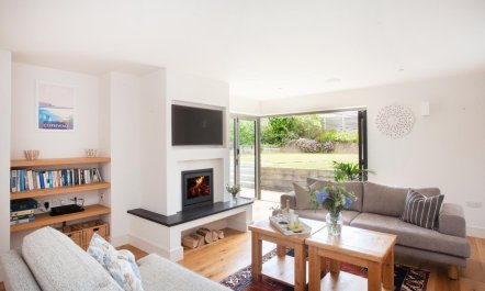 4 Bed in Rock 1