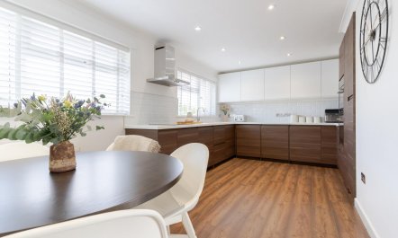 3 Bed in Rock 2
