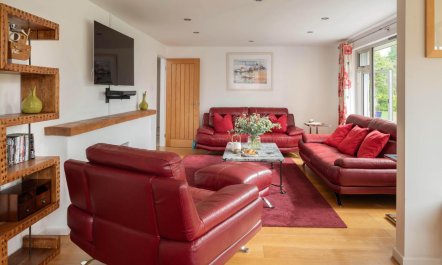 4 Bed in Rock 9