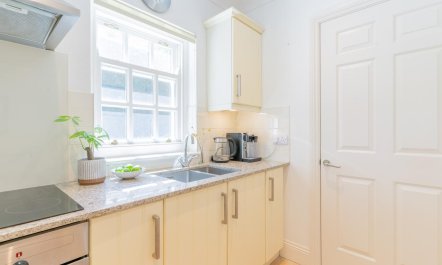 4 Bed in Rock 8