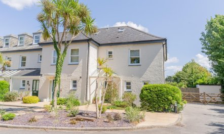 4 Bed in Rock