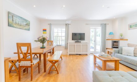 4 Bed in Rock 5