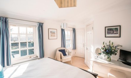 4 Bed in Rock 9