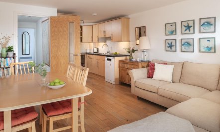 4 Bed in Rock 8