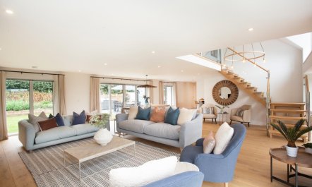 4 Bed in Rock 7