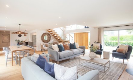 4 Bed in Rock