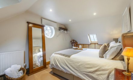 2 Bed in Maynards Green 3