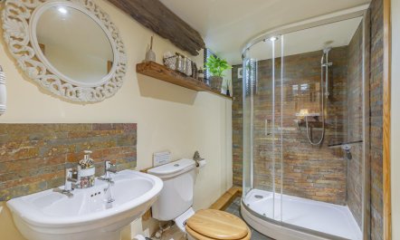 2 Bed in Maynards Green 5