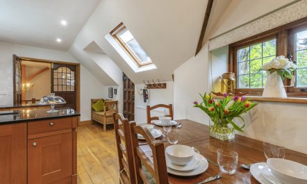 2 Bed in Maynards Green 2