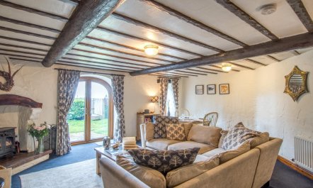 2 Bed in Heads Nook 1