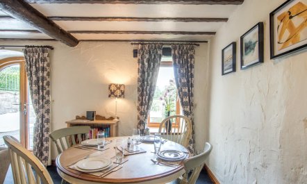 2 Bed in Heads Nook 6