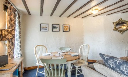 2 Bed in Heads Nook 5