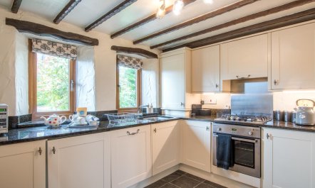2 Bed in Heads Nook 7
