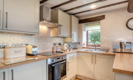 2 Bed in Heads Nook 3