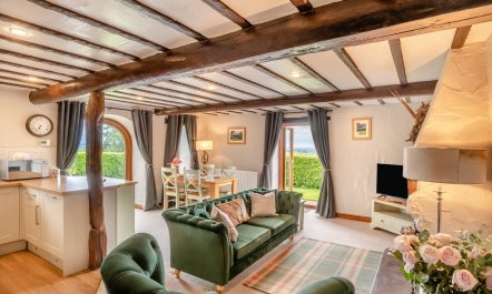 2 Bed in Heads Nook 1