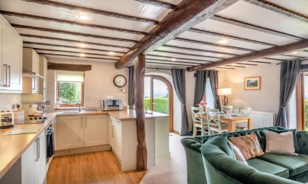 2 Bed in Heads Nook 7