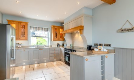 3 Bed in Heads Nook 2