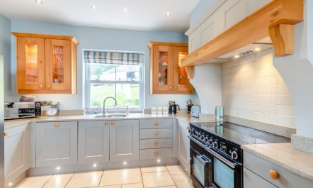 3 Bed in Heads Nook 8
