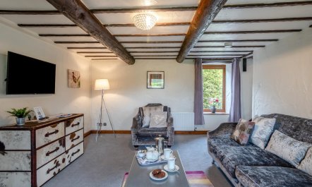 2 Bed in Heads Nook 4