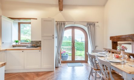 2 Bed in Heads Nook 7