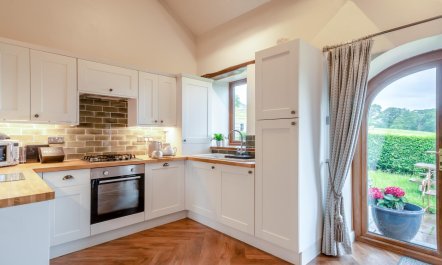 2 Bed in Heads Nook 6