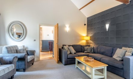 3 Bed in Heads Nook 1