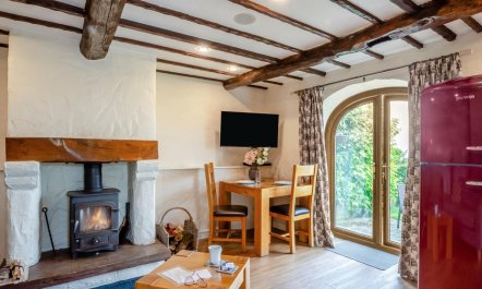 1 Bed in Heads Nook 6