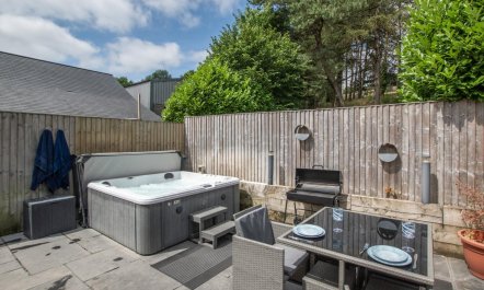 2 Bed in Whaley Bridge 1