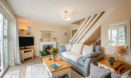 3 Bed in Borth-y-Gest 1