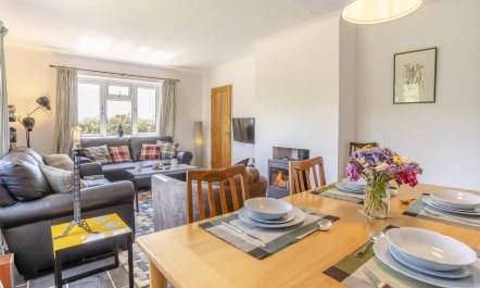 3 Bed in Llwyn Du 3