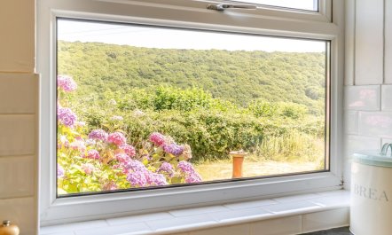 3 Bed in Llwyn Du 8
