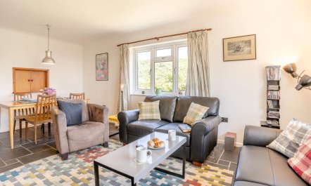 3 Bed in Llwyn Du 5