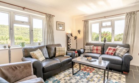 3 Bed in Llwyn Du 4