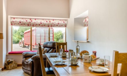 2 Bed in Awre 2