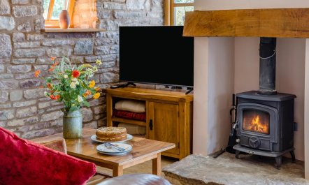 2 Bed in Awre 1