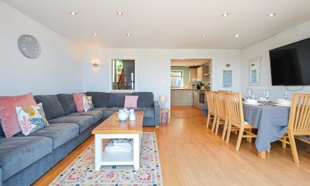 4 Bed in Westward Ho 6