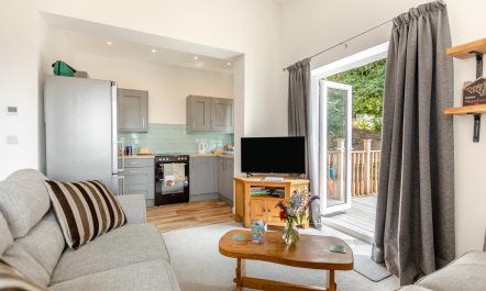 2 Bed in Axminster 1