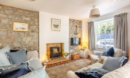 2 Bed in Lyme Regis 1