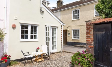 2 Bed in Lyme Regis 2