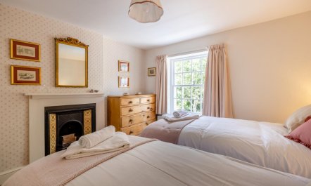 2 Bed in Lyme Regis 6