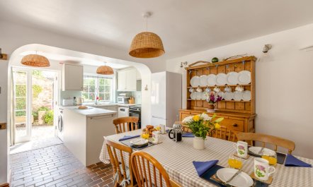 2 Bed in Lyme Regis 7